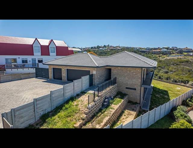 4 BEDROOM HOUSE FOR SALE IN DANA BAY